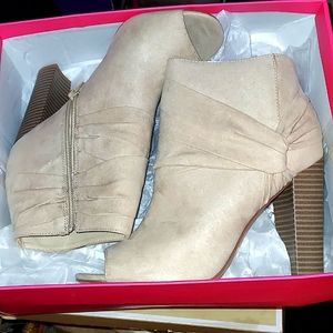 LIKE NEW fall winter Booties